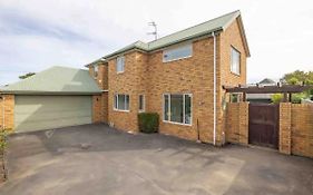 A Great Location 4 Bedrooms, Quiet And Comfort!